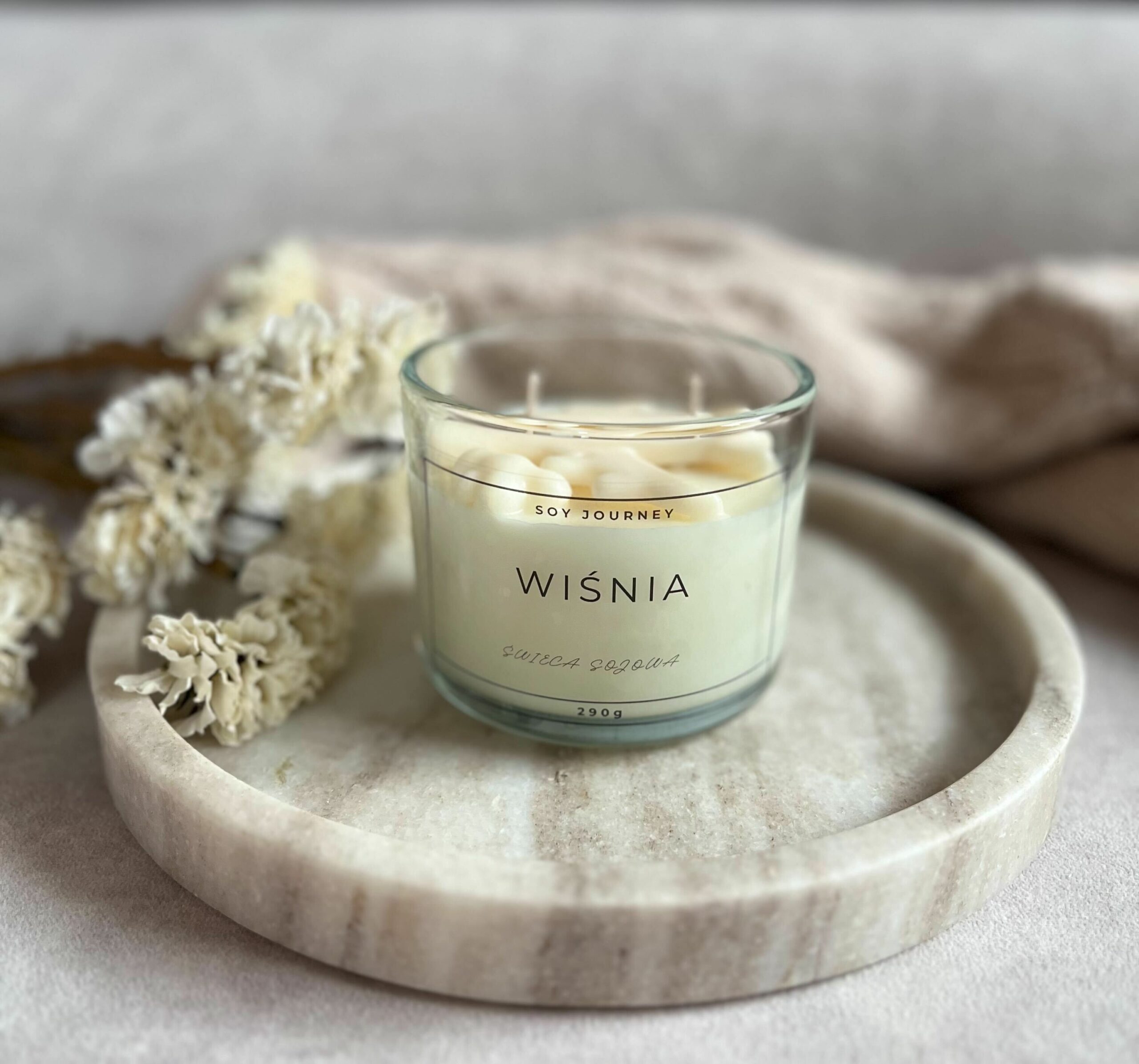 Świeca sojowa ręcznie robiona inspirowana podróżami z samolotem i chmurka - wisnia 290g